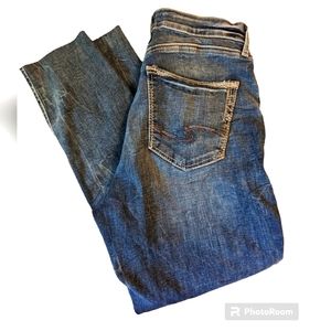 SILVER JEANS HIGH-RISE AVERY SKINNY DISTRESSED CROP SIZE 30  LENGTH 27 RAW HEM